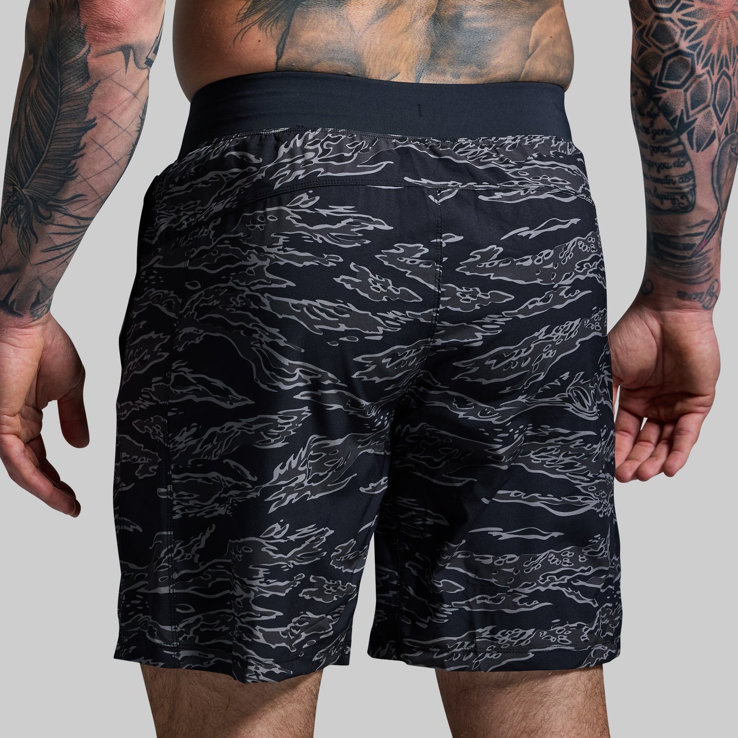 Versatile Short w/ Compression 9" (Night Tiger)