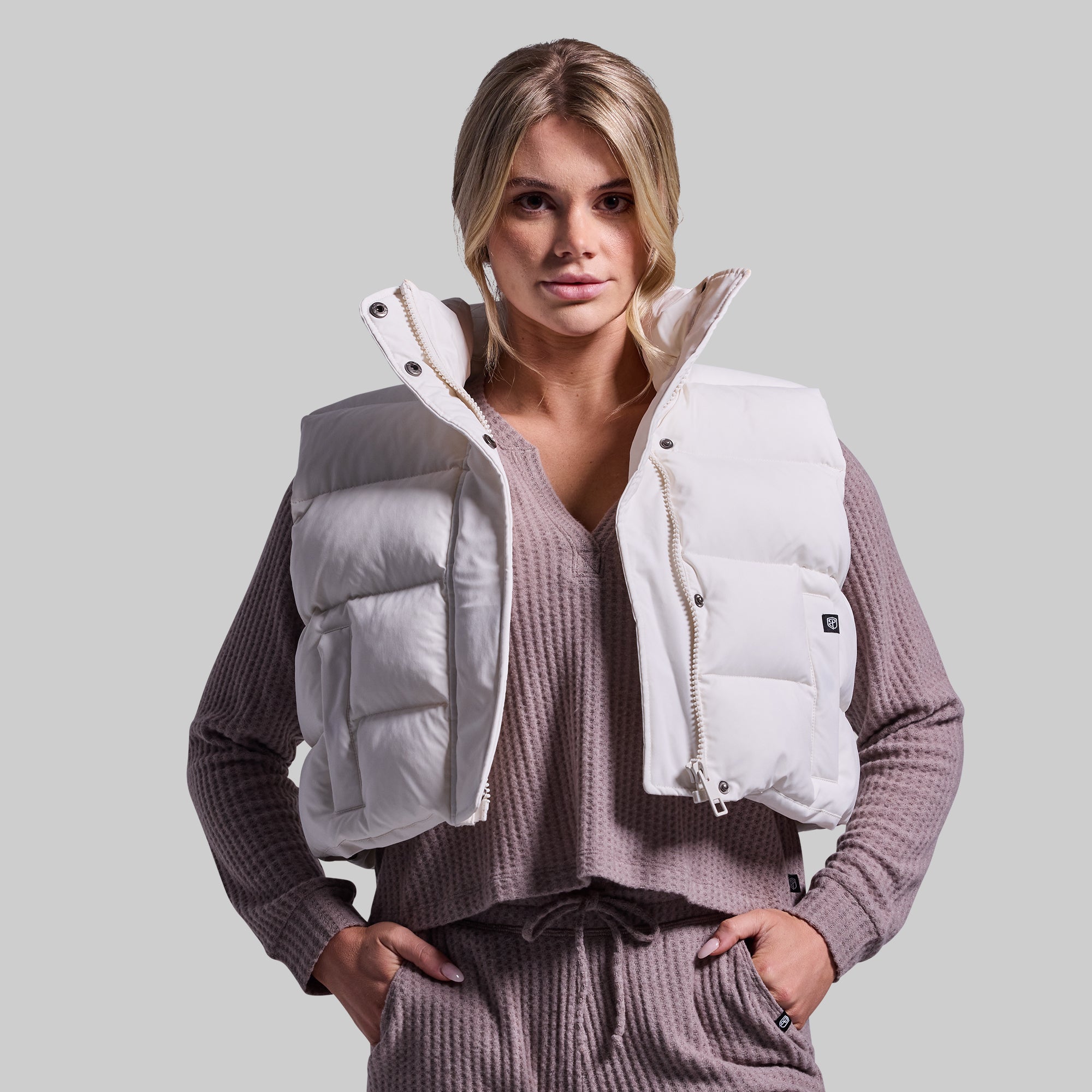 【Innerrelm】Happy Rider Crop Vest 女性用タッパー Fireside Cropped Puffer Vest (Ivory) – Born Primitive